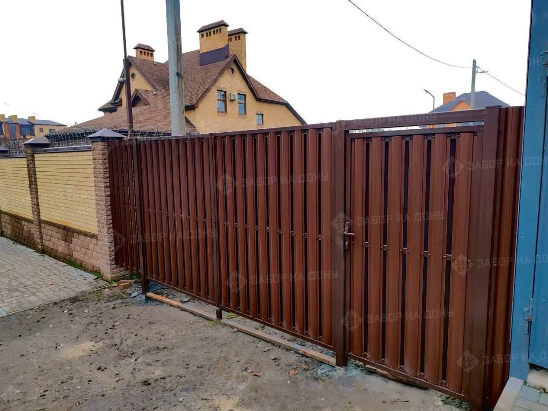 Распашные ворота из евроштакетника  в Курганинске